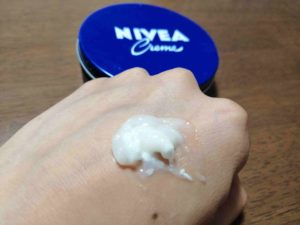 妊娠線にニベアを使用の写真